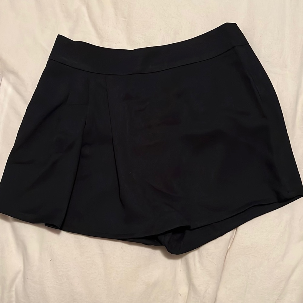 Black pleated skort